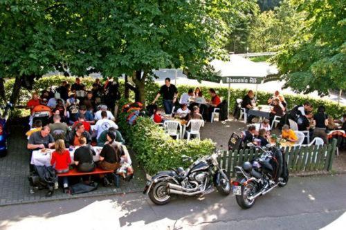 Haus Dumicketal Hotel Drolshagen ภายนอก รูปภาพ