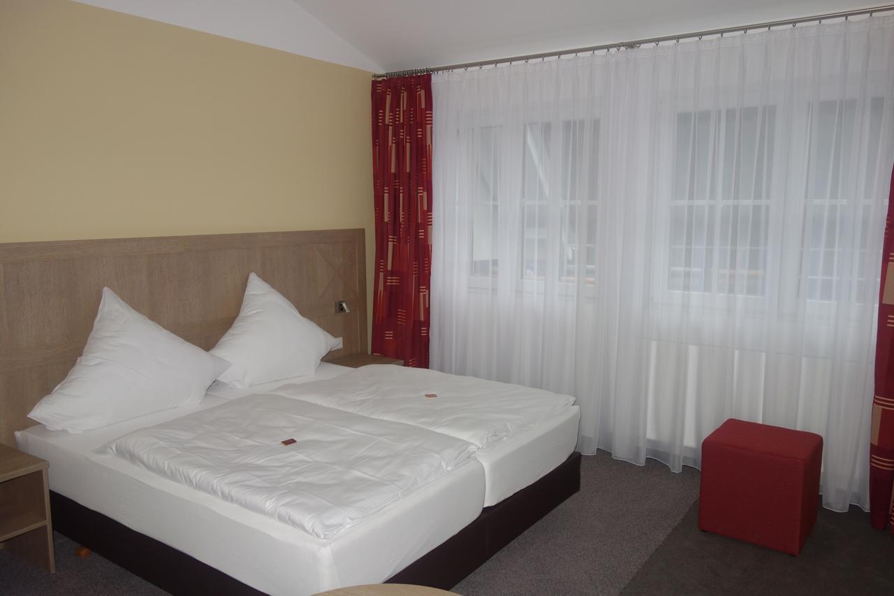 Haus Dumicketal Hotel Drolshagen ภายนอก รูปภาพ